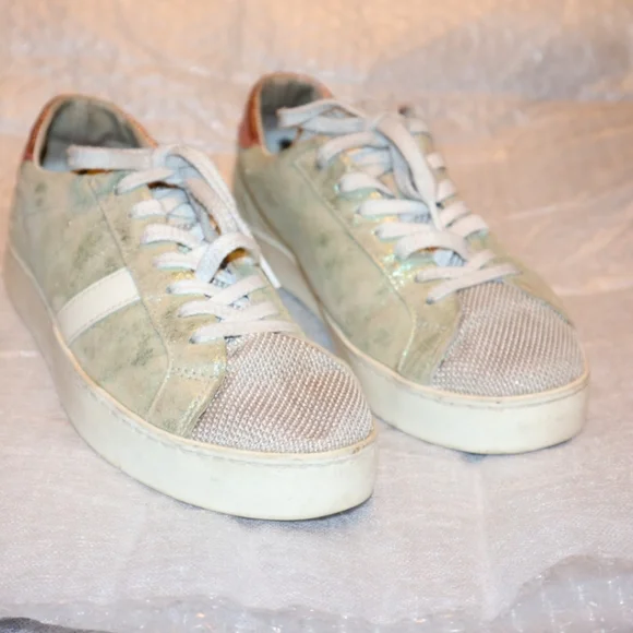 Women's Athletic Shoes in Green and Pink - Picture 2 of 8